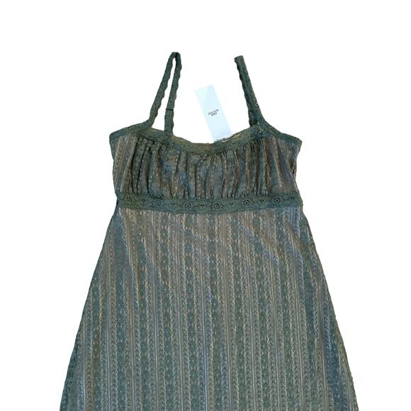 Urban Outfitters - Nikita Lace Hanky Hem Midi Dress in Green - Picture 2 of 5